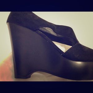 Nine west black  suede platform peep toe